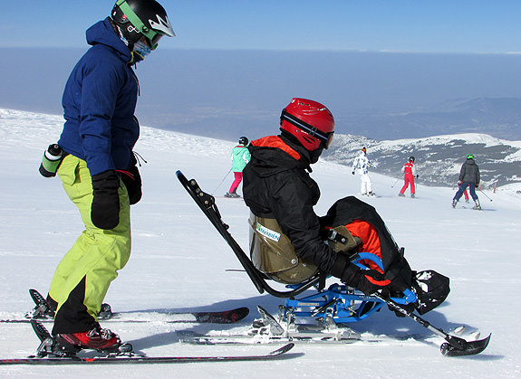 Comienza la temporada de esqu adaptado 2015 con la Fundacin Tambin. Cursos de esquí y snowboard adaptado. Equipo de esquí Fundación También de Esquí Alpino Adaptado.
