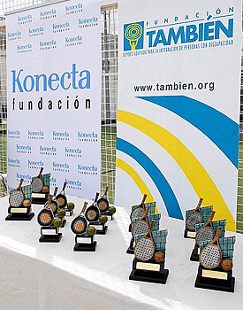 Pádel adaptado: palas por la integración. Trofeo Fundación Konecta V Open Comunidad de Madrid Fundación También.