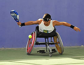 Trofeo Konecta-Fundaci&oacute;n Tambi&eacute;n de p&aacute;del adaptado en silla.