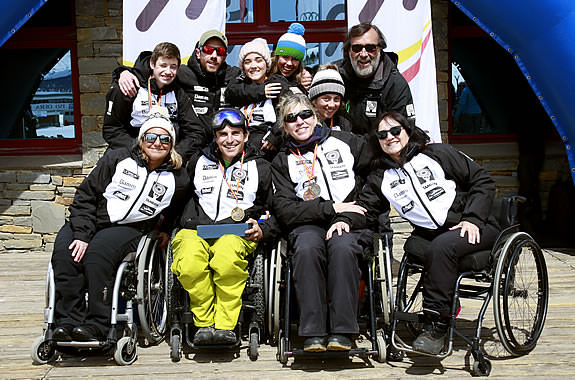 El Equipo Fundación También Competición Esquí & Snowboard Adaptado en Baqueira Beret.